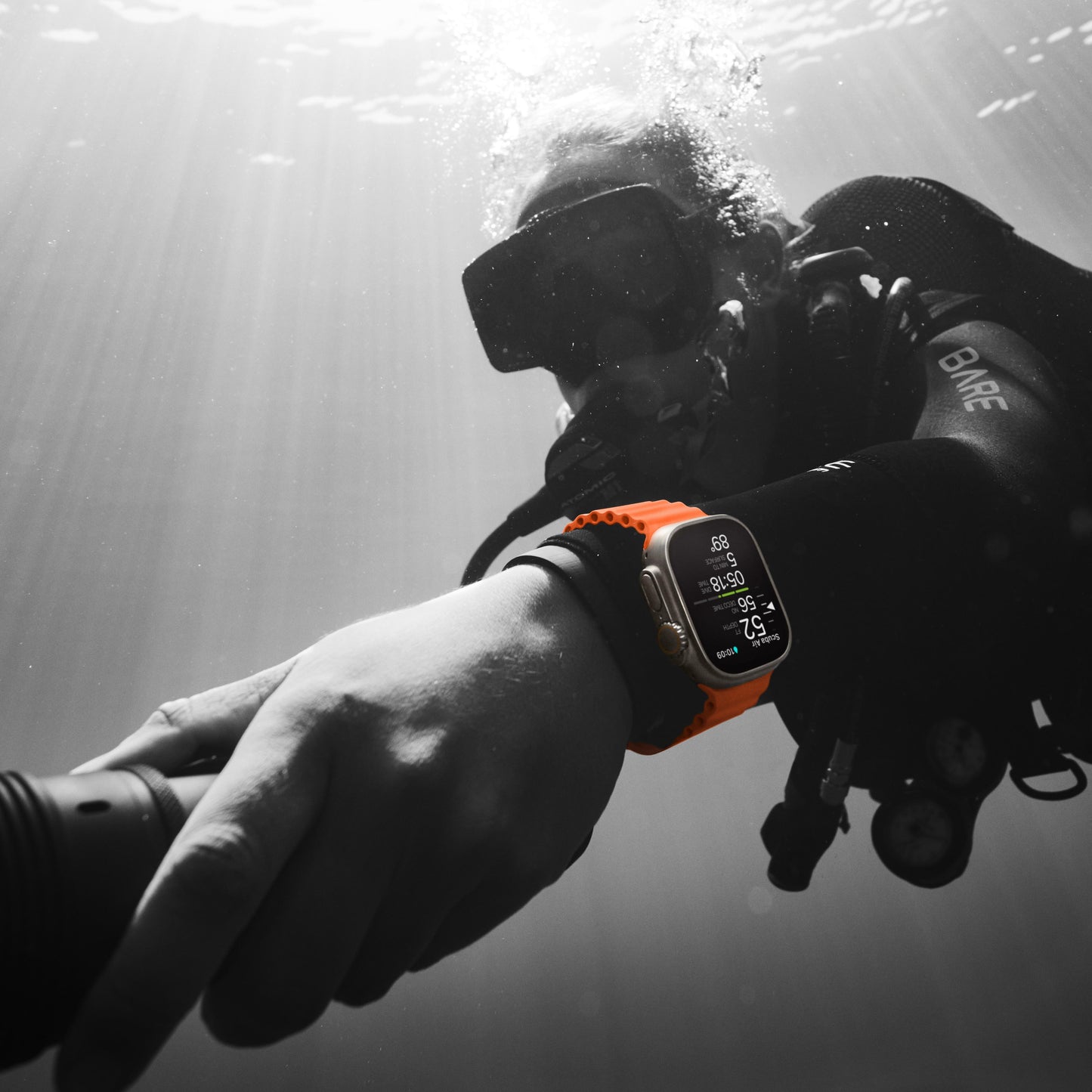 Apple Watch Ultra 2 (GPS + Cellular) • 49-mm kast van titanium • Oranje Ocean‑bandje