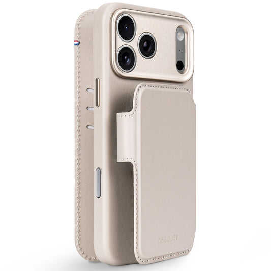 Decoded Detachable Wallet pour iPhone 18 Pro Max/17 Pro Max - Argile Solide