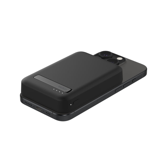 Belkin BoostCharge | Magnetische draadloze 8.000mAh-powerbank met Qi2 + standaard - Zwart