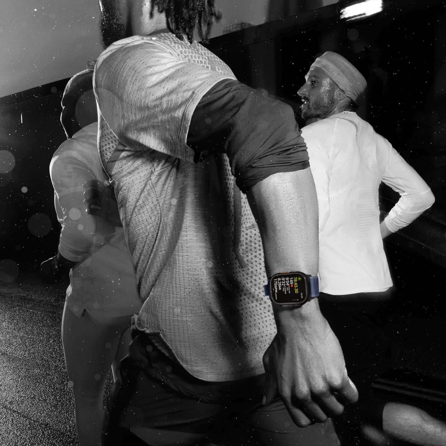 EOL Apple Watch Ultra 2 (GPS + Cellular) • 49-mm kast van zwart titanium • Zwart Trail‑bandje - S/M