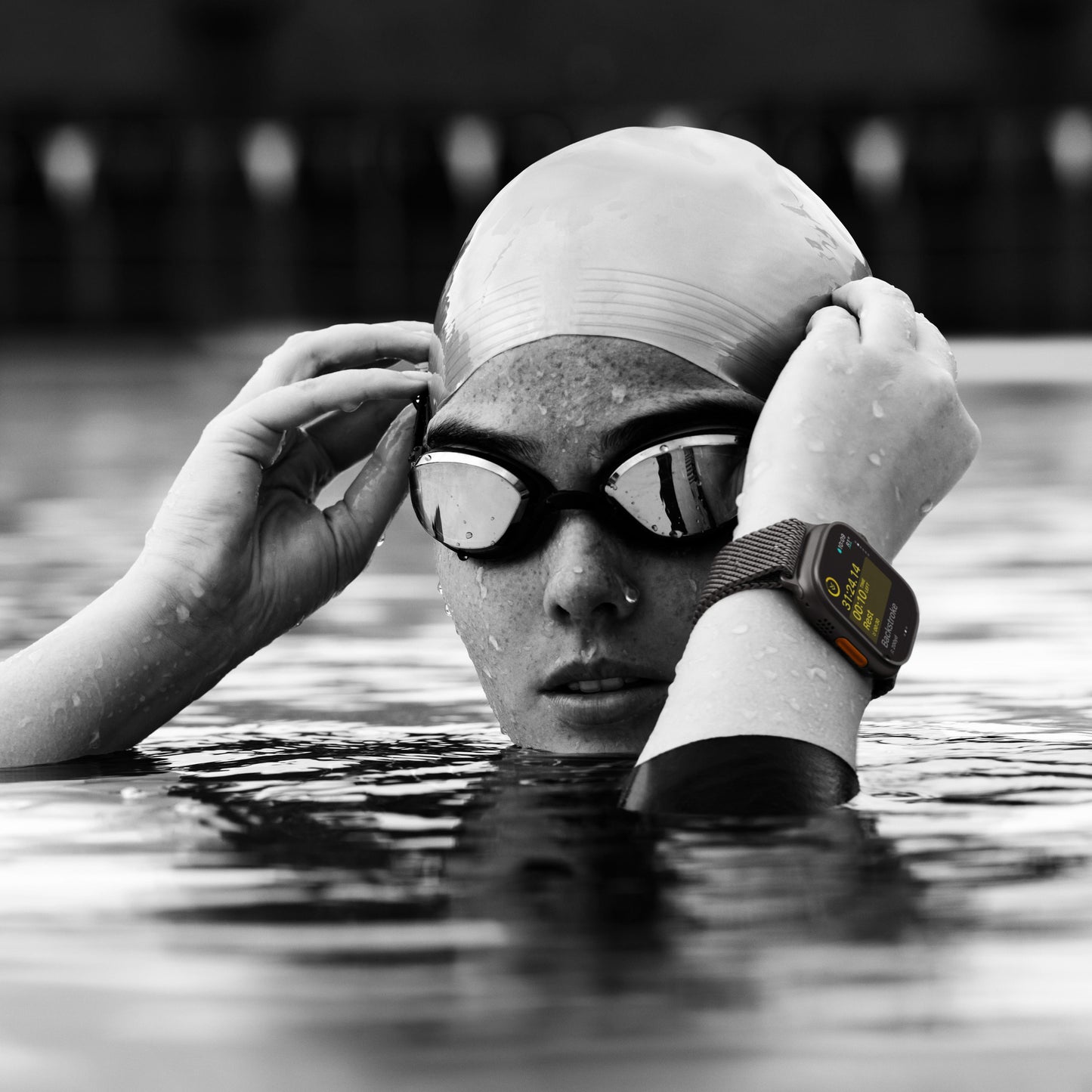 EOL Apple Watch Ultra 2 (GPS + Cellular) • 49-mm kast van zwart titanium • Zwart Trail‑bandje - S/M