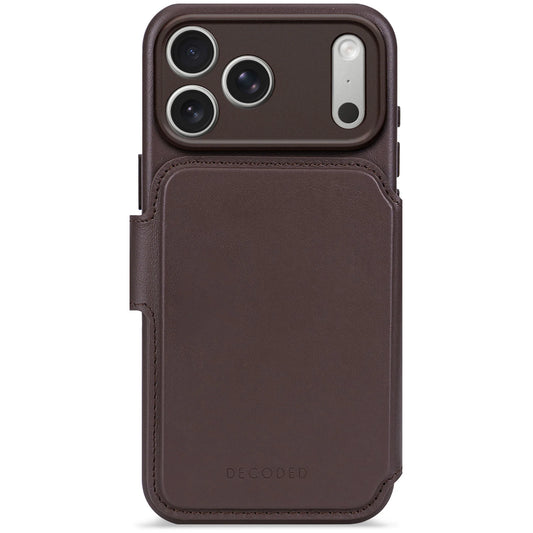 Decoded Detachable Wallet voor iPhone 17 Pro - Chocoladebruin