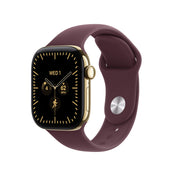 Apple Watch Series 12 (GPS + Cellular) • 42‐mm kast van Stralend Goud titanium • Bordeauxrood sportbandje - S/M