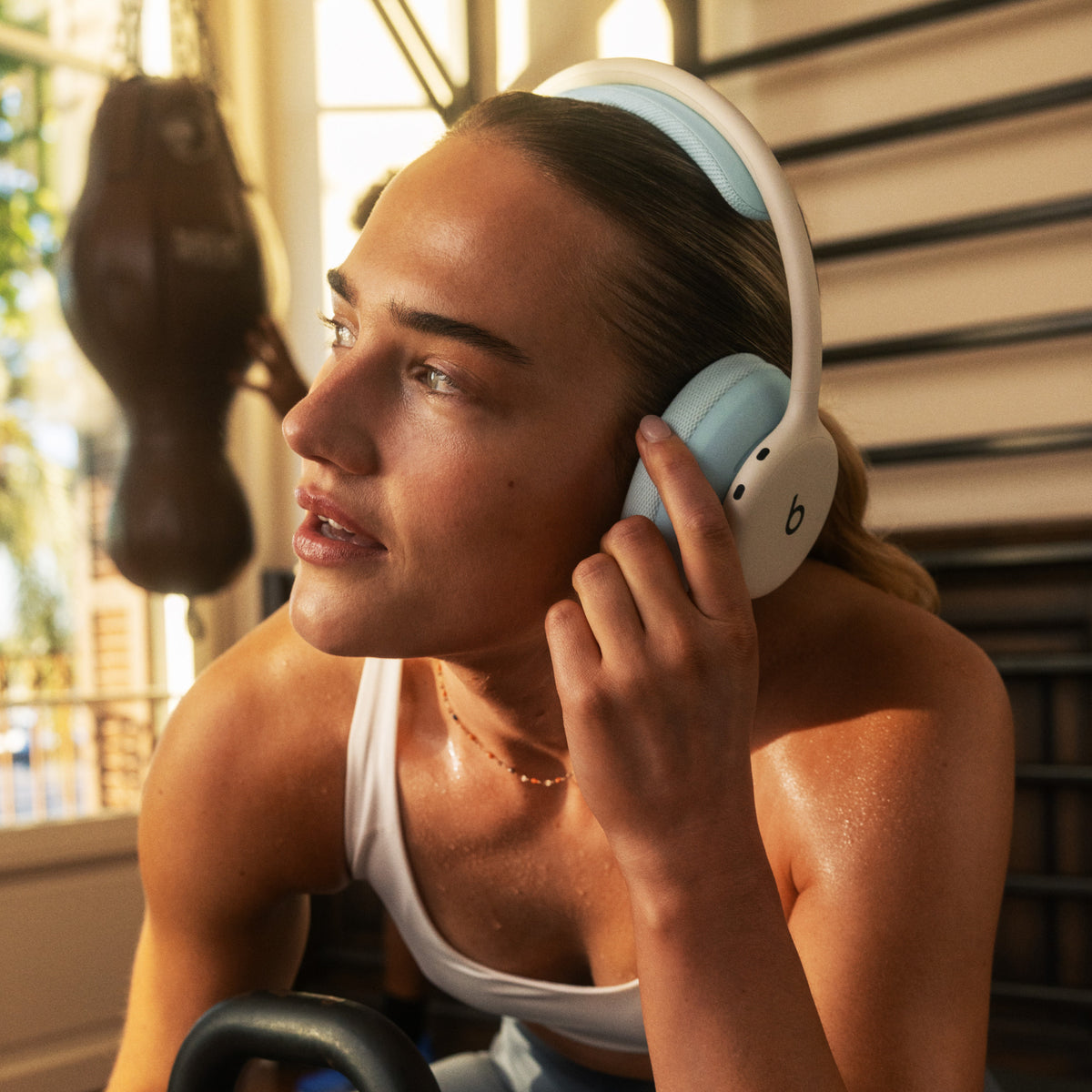 Beats 360 over-ear koptelefoon – Wolkenwit + Wolkenwitte kussens van hoogwaardig gebreid textiel