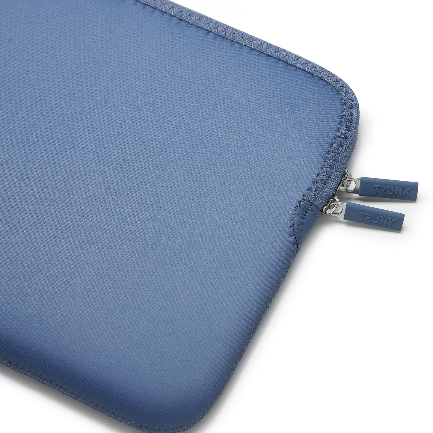 Trunk Housse en néoprène pour MacBook Neo - Indigo
