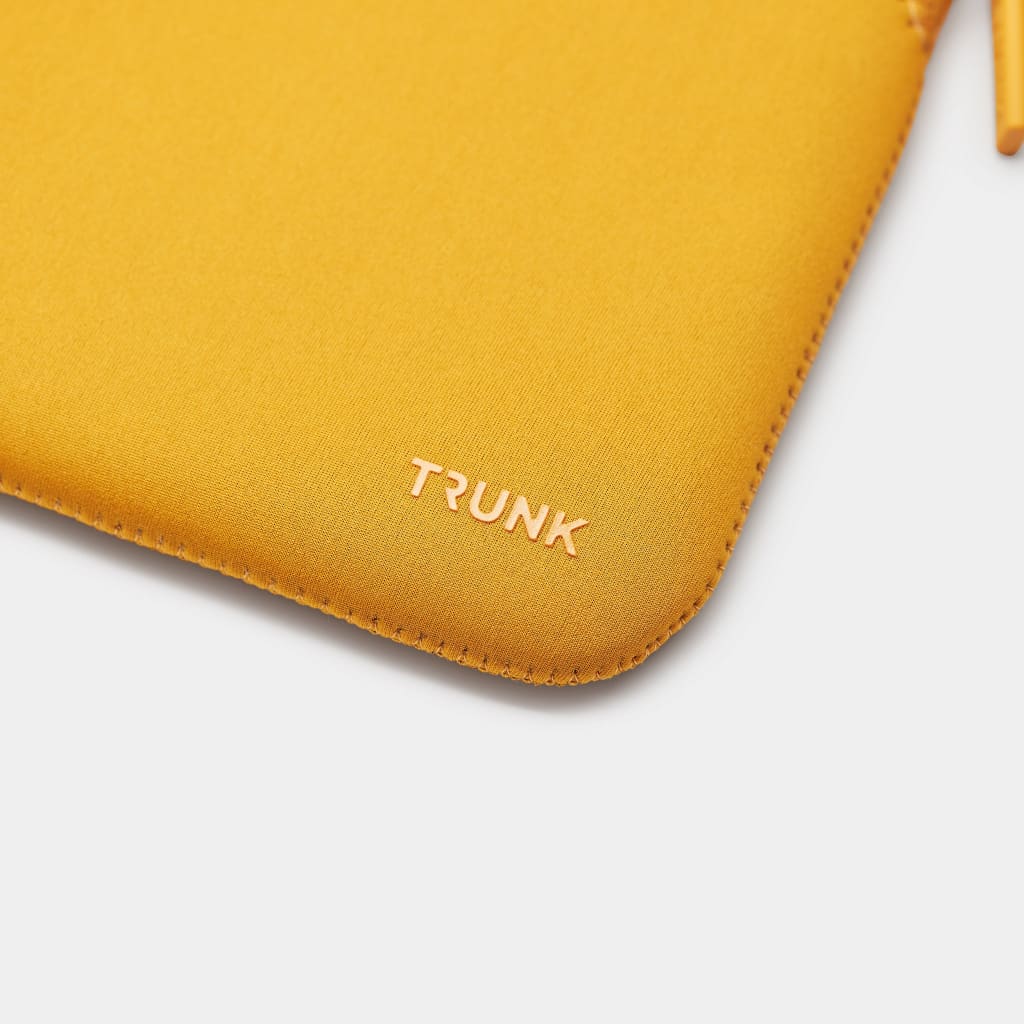 Trunk Neopreen hoes voor MacBook 13-inch - Goudgeel