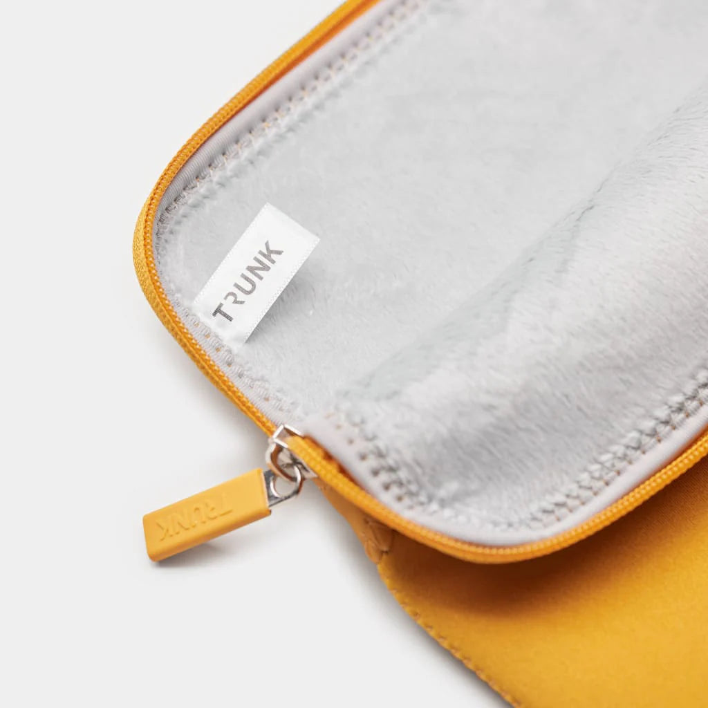 Trunk Neopreen hoes voor MacBook 13-inch - Goudgeel